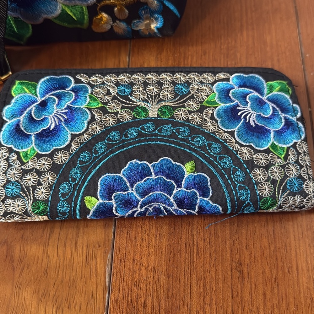 Women’s Double sided Embroidered Floral Crossbody Bag purse and Wallet Set NWOT - Picture 6 of 12
